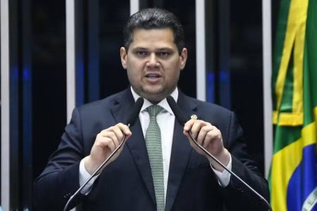 Davi Alcolumbre defende pacificação e diálogo em discurso de posse Davi Alcolumbre defende pacificação e diálogo em discurso de posse