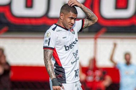 CNRD nega pedido de Lucas Esteves para rescisão e jogador segue no Vitória