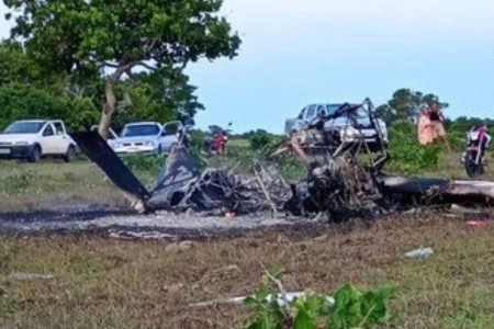 Avião de pequeno porte cai em Prado, no sul da Bahia