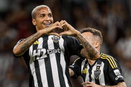 Vitória recua na contratação de Deyverson por alto salário