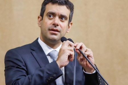 “Se existe um absurdo, ele acontece na Bahia”, diz Tiago Correia sobre prorrogação da concessão da ViaBahia