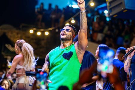 Tony Salles celebra primeiro carnaval em carreira solo com homenagem às suas raízes