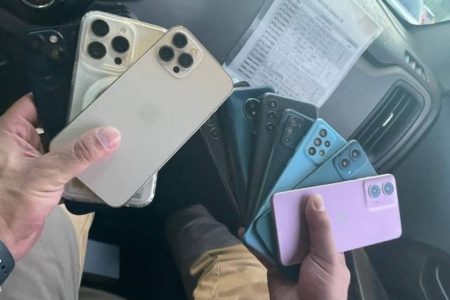 Polícia localiza homem responsável por desbloquear celulares roubados em Itapuã