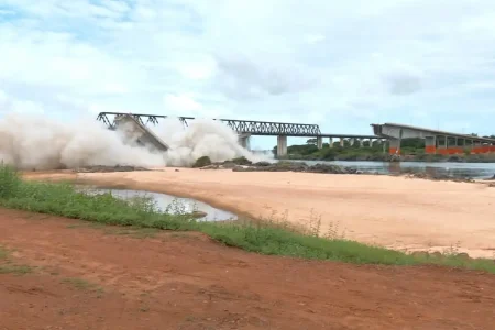 Operação implode o que sobrou da ponte entre Maranhão e Tocantins