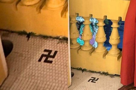 Símbolo no piso do Palacete Tira-Chapéu vira alvo na internet; entenda o motivo