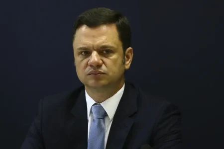 Moraes autoriza visita do vice-presidente do TCU a ex-ministro de Bolsonaro na Papudinha