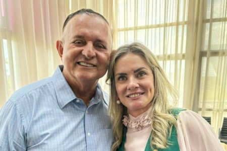 “Não adianta quererem plantar intriga”, diz Adolfo Menezes sobre relação com Ivana Bastos “Não adianta quererem plantar intriga”, diz Adolfo Menezes sobre relação com Ivana Bastos