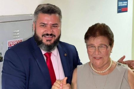 Alba: Júnior Muniz foi pra China pra não ver triunfo de Fátima Nunes Alba: Júnior Muniz foi pra China pra não ver triunfo de Fátima Nunes