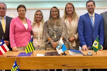 Ivana Bastos assume cargo no colegiado de presidentes de Assembleias Legislativas durante encontro da Unale Ivana Bastos assume cargo no colegiado de presidentes de Assembleias Legislativas durante encontro da Unale
