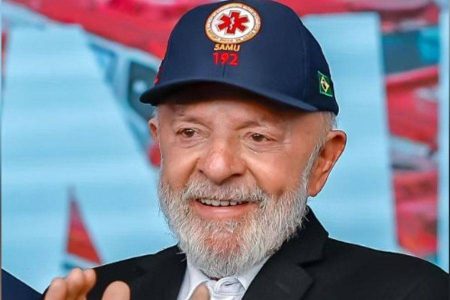 Lula sinaliza apoio ao fim da obrigatoriedade de autoescolas para tirar CNH Lula sinaliza apoio ao fim da obrigatoriedade de autoescolas para tirar CNH