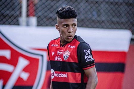 Vitória acerta venda de Alisson Santos ao Sporting