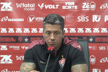 Vitória demite técnico Thiago Carpini após eliminação na Copa do Nordeste