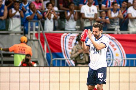 Everton Ribeiro só perde para Neymar em posse de bola perdida no Brasileiro