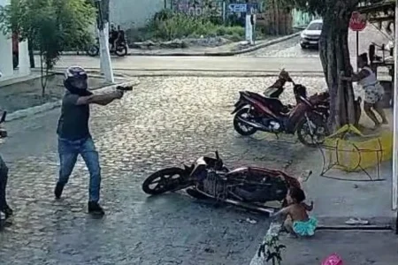 Vídeo: bebê fica no meio de tiroteio durante ataque a tiros na Paraíba