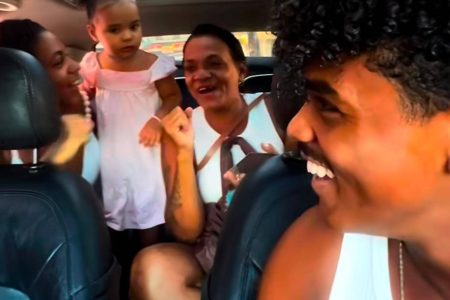 Influenciador baiano emociona ao mostrar carro para mãe