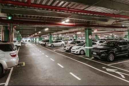 Homem tem carro furtado em estacionamento do aeroporto de Salvador