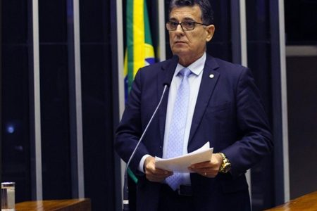 Deputado faz barraco na porta do STF durante julgamento de Bolsonaro