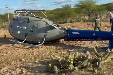 Helicóptero cai durante buscas por adolescente sequestrada
