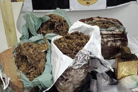 Operação policial prende três suspeitos de tráfico de drogas no centro de Itabuna