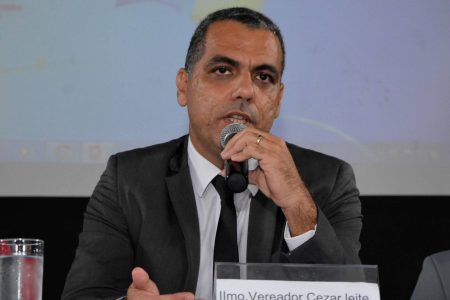 Vereador ironiza preparo físico de Jerônimo: “correu das vaias”