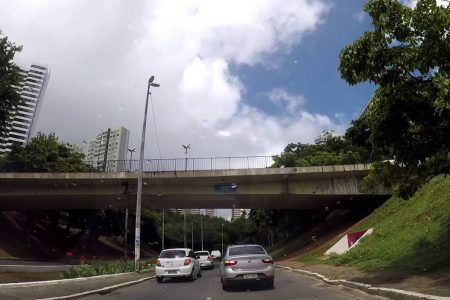 Mais um trio elétrico enfrenta problemas no Vale do Canela e causa queda de energia