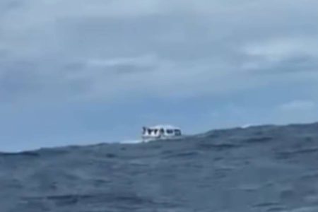 Casal brasileiro vive momentos de tensão após naufrágio durante lua de mel nas Maldivas