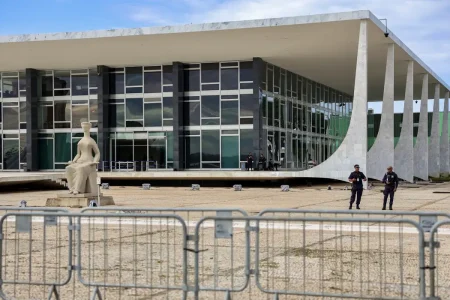 Defesas dos acusados de golpe pedem julgamento no plenário do STF