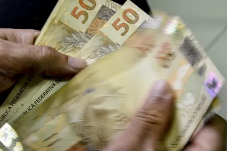 Governo libera novo lote extra do PIS/Pasep para 1,6 milhão de trabalhadores Governo libera novo lote extra do PIS/Pasep para 1,6 milhão de trabalhadores