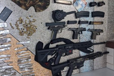 Fuzis e granadas são apreendidas após sequestro em Cajazeiras