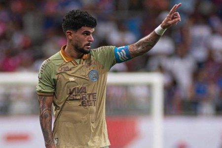 Botafogo mira Cauly, do Bahia, como prioridade para reforçar o meio-campo