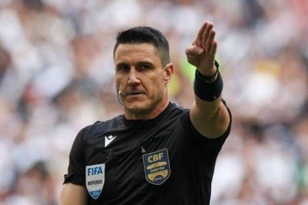 Árbitro de BaVi polêmico volta a apitar jogo do Vitória contra o Flamengo