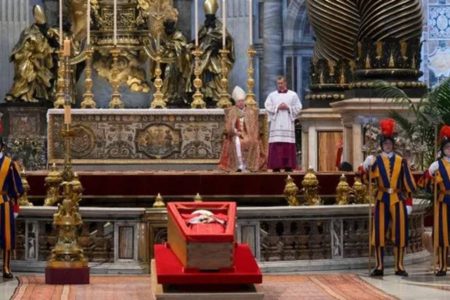Rito de fechamento do caixão do papa Francisco será realizada nesta sexta-feira (25)