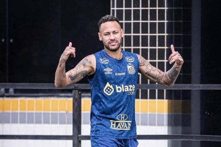 Neymar é suspenso e desfalca o Santos contra o Bahia Neymar é suspenso e desfalca o Santos contra o Bahia