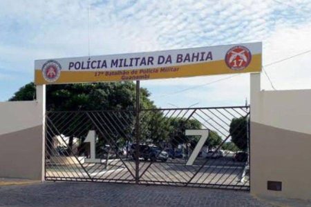 Homem é baleado após invadir batalhão da PM com arma de brinquedo em Guanambi Homem é baleado após invadir batalhão da PM com arma de brinquedo em Guanambi