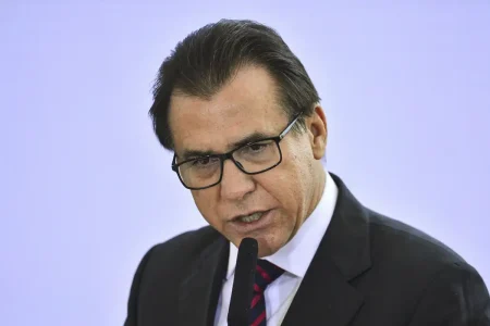 Ministro do Trabalho afirma que emprego formal não cancela Bolsa Família automaticamente