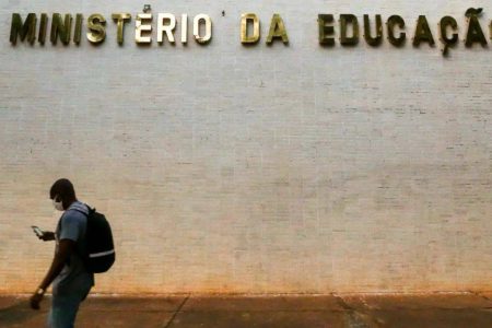 Camilo Santana determina divulgação imediata de dados barrados sobre alfabetização Camilo Santana determina divulgação imediata de dados barrados sobre alfabetização