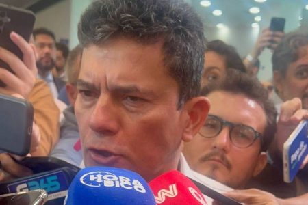 Sérgio Moro comparece à pré-candidatura de Caiado e comenta: “Ninguém aguenta mais o governo Lula”