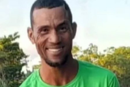 Ambulante morre após ser atingido por galho de árvore em festival de forró na Bahia Ambulante morre após ser atingido por galho de árvore em festival de forró na Bahia