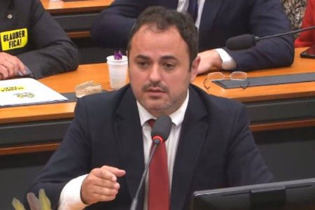 Em protesto, Glauber Braga anuncia greve de fome: ‘Não serei derrotado pelo orçamento secreto’