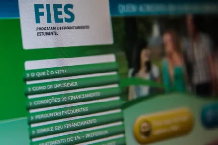 Fies: instituições de ensino têm até hoje para confirmar participação