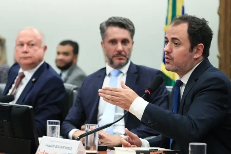 CCJ da Câmara rejeita recurso de Glauber e cassação vai ao plenário