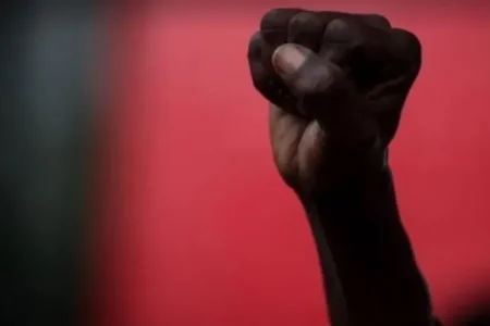 Câmara aprova pena maior para injúria racial contra mulheres e idosos