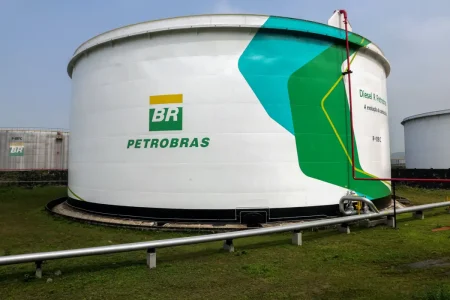 Petrobras reduz preço do diesel em R$ 0,12 para distribuidoras