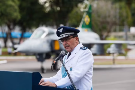 Bolsonaro sabia que não havia fraude e pressionou para adiar relatório sobre as urnas, diz ex-comandante da FAB Bolsonaro sabia que não havia fraude e pressionou para adiar relatório sobre as urnas, diz ex-comandante da FAB