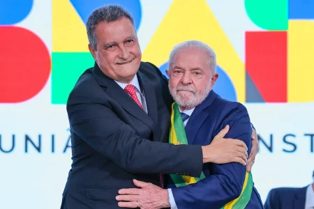 Lula defende Rui Costa em evento com prefeitos e o chama de “governador mais bem-sucedido da Bahia” Lula defende Rui Costa em evento com prefeitos e o chama de “governador mais bem-sucedido da Bahia”