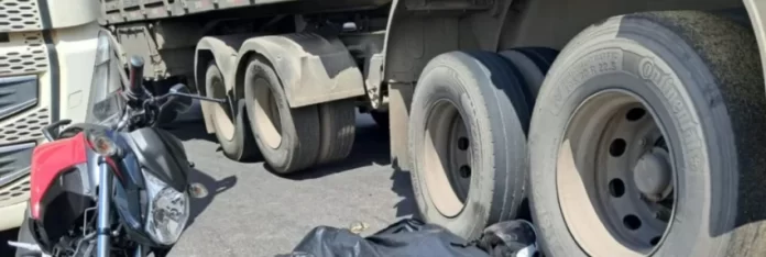 Feira de Santana: Mulher morre após cair da garupa de moto na BR-324 Feira de Santana: Mulher morre após cair da garupa de moto na BR-324