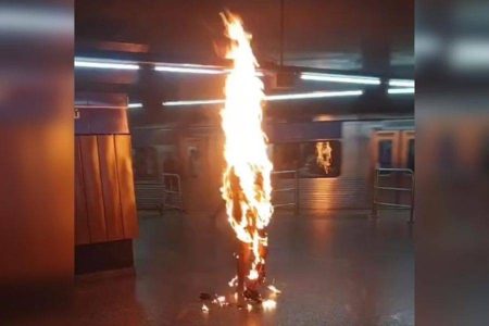 Homem ateia fogo no próprio corpo em estação de metrô em São Paulo