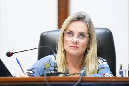 ALBA encerra sessão após invasão de servidores do TJ-BA e repudia ato por risco à segurança