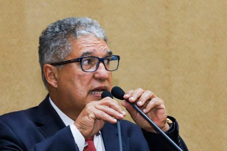 Líder do governo na Alba é acusado de provocar racha entre aliados do governo em Itapetinga Líder do governo na Alba é acusado de provocar racha entre aliados do governo em Itapetinga