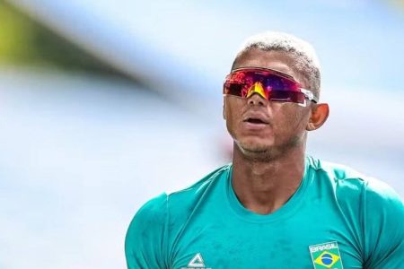 Isaquias Queiroz conquista ouro na Copa do Mundo de Canoagem Velocidade na Hungria